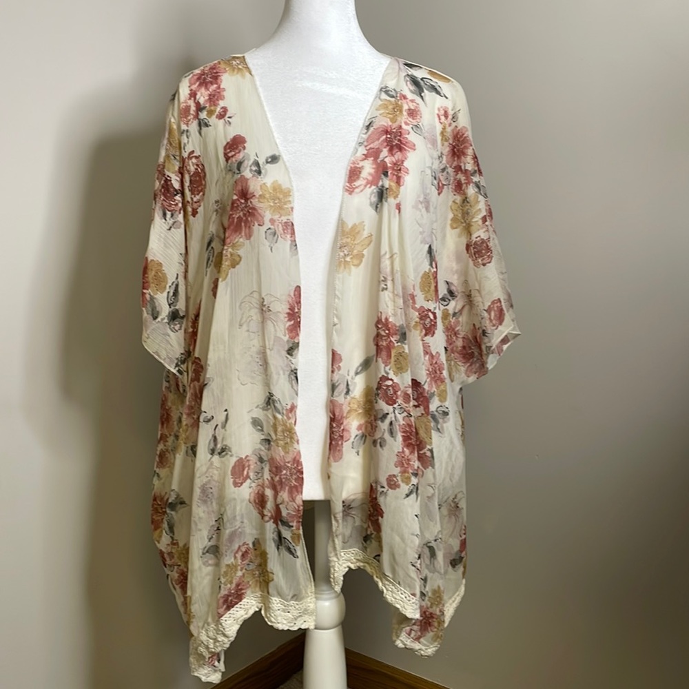 Mason & Mackenzie Floral Kimono